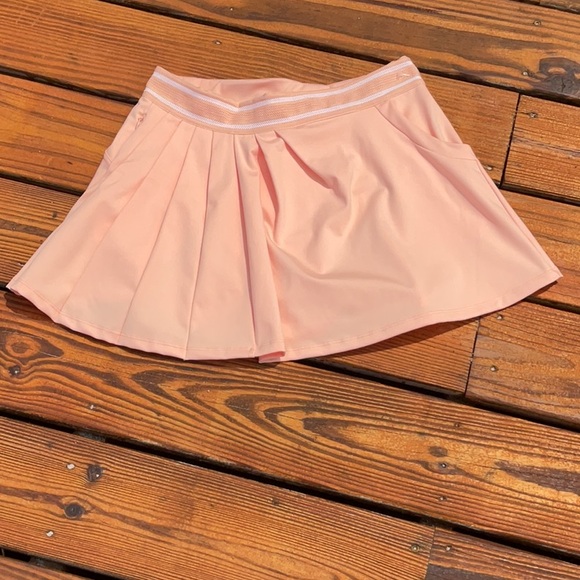 Free People Dresses & Skirts - Free People Round Robin Mini Tennis Skort In Light Peach/White Size Medium